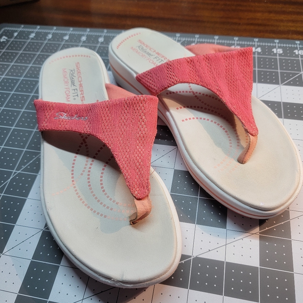 Skechers Women’s Pink Relaxed Fit Memory Foam Thong Sandals